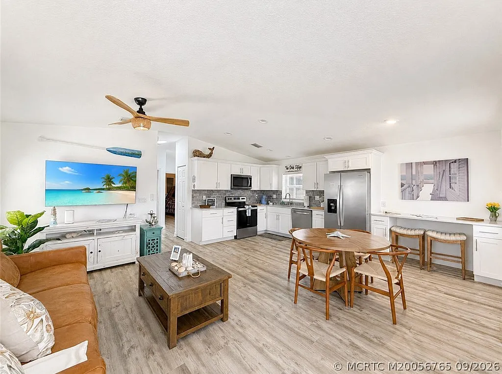 2 bed, 1.5 bath, 880 sqft, $2,400 — Photo 3