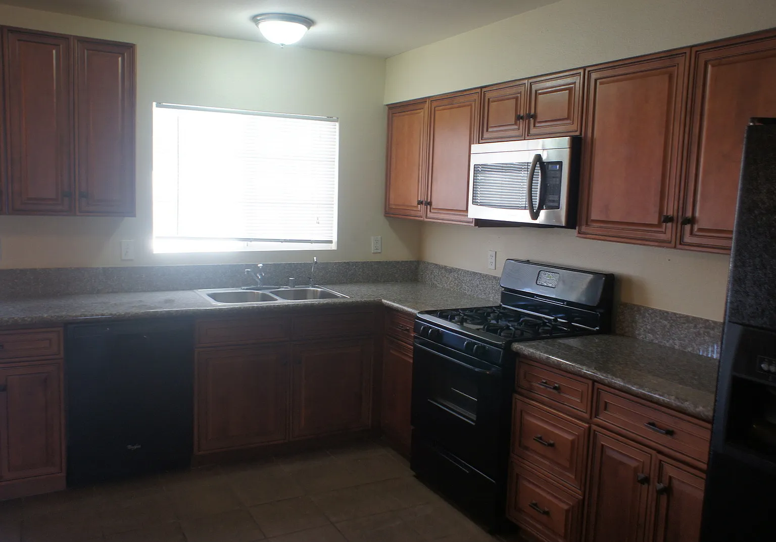 Charming 3Bed/2Bath/2Car residence with gated pool located in E. Las Vegas- Weekly Pool Service i... — Photo 3