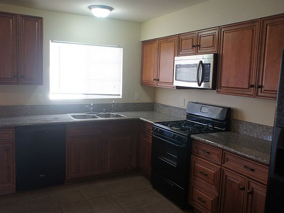 3rd image of 44 Logan St
