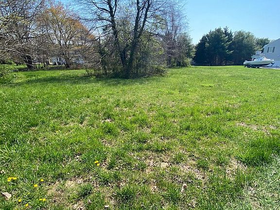 4th image of Columbia Ln
