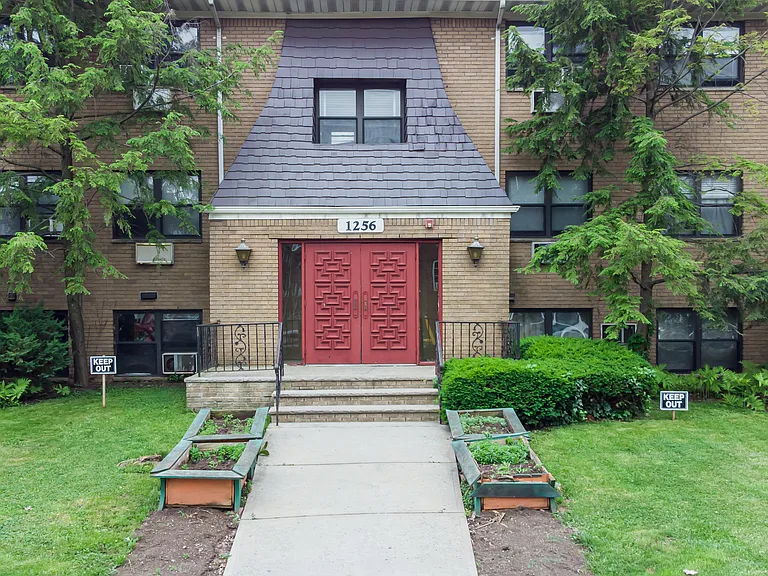 1260 Waverly Pl #3 — Photo 2