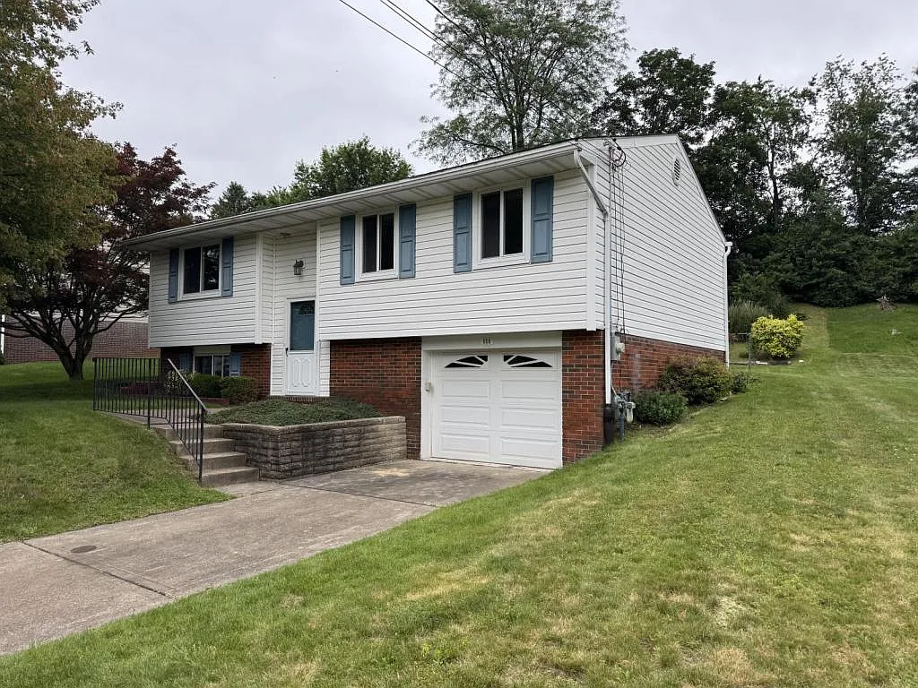 Building Photo - 111 Treeview Dr