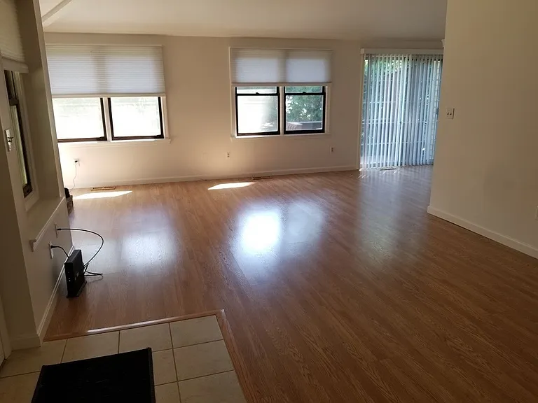 24 E Bluff Rd #24 — Photo 2