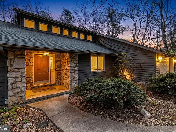 2nd image of 3229 Hopkins Dr