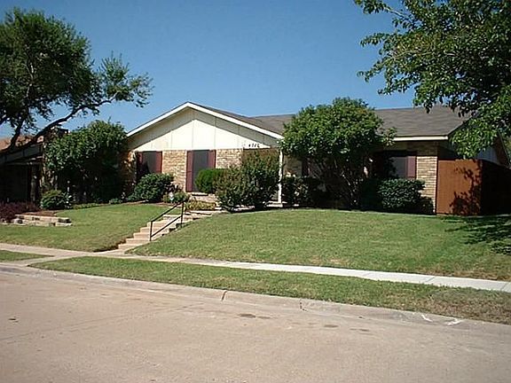 2nd image of 4717 Roberts Dr