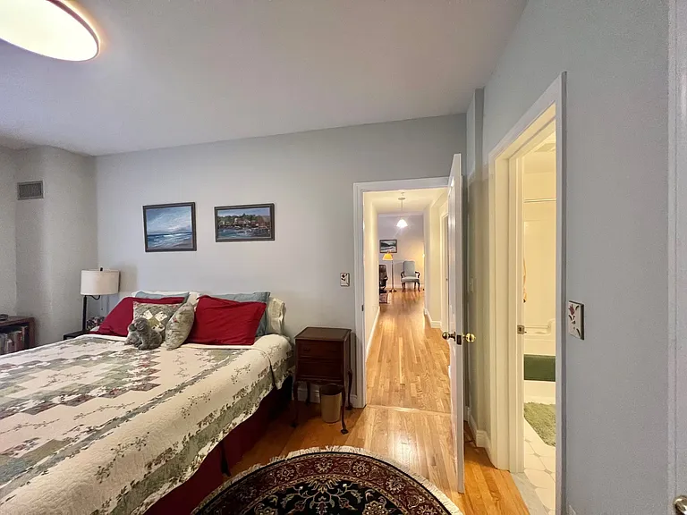 4 Charlesgate E #402 — Photo 6