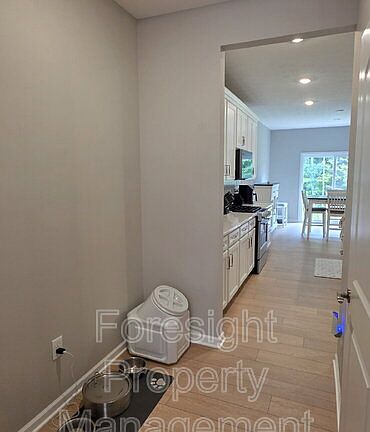 5th image of 653 Mill Stone Dr