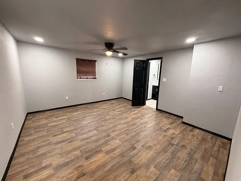 1214 College Ave — Photo 12