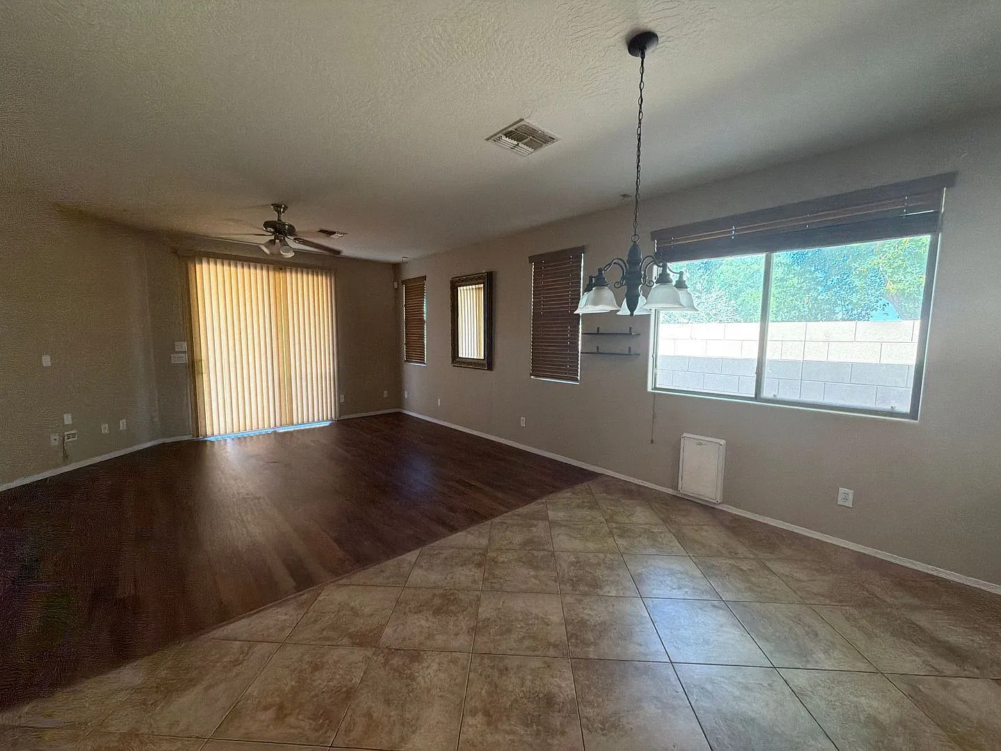 3 bed, 3.0 bath, 1689 sqft, $2,000 — Photo 2