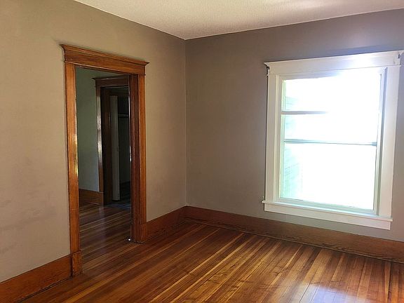 5th image of 213 7th Ave S