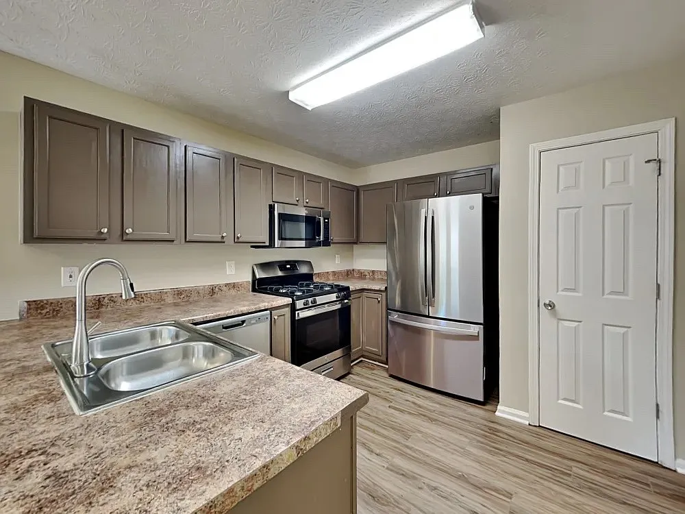 3 bed, 2.5 bath, 1755 sqft, $1,997 — Photo 4