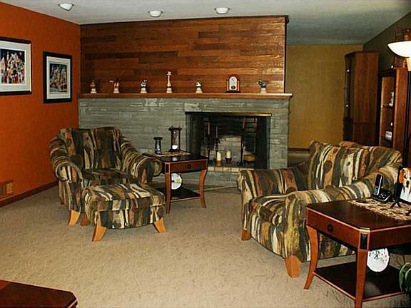 4th image of 3371 Macarthur Dr