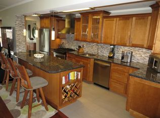 100 Clinton Ave APT 3E, Mineola, NY 11501