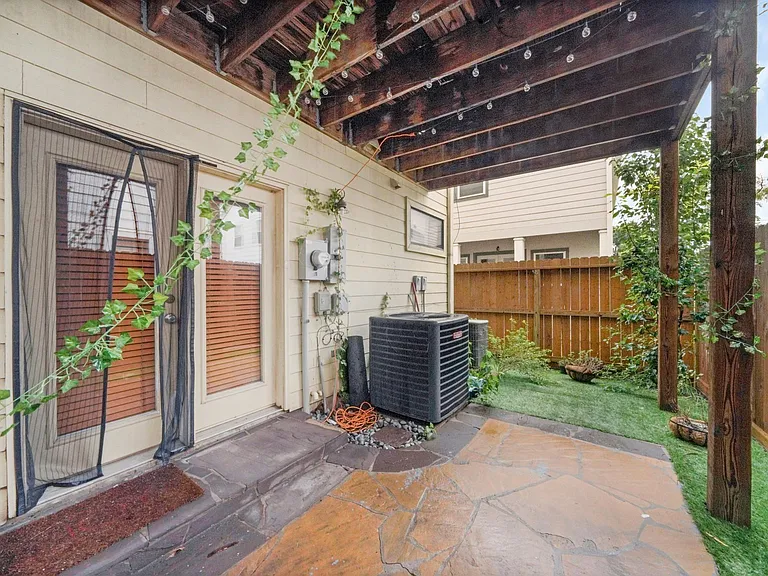 5323 Nolda St #D — Photo 12