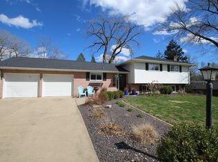 5912 N Roxbury Ln, Peoria, IL 61614