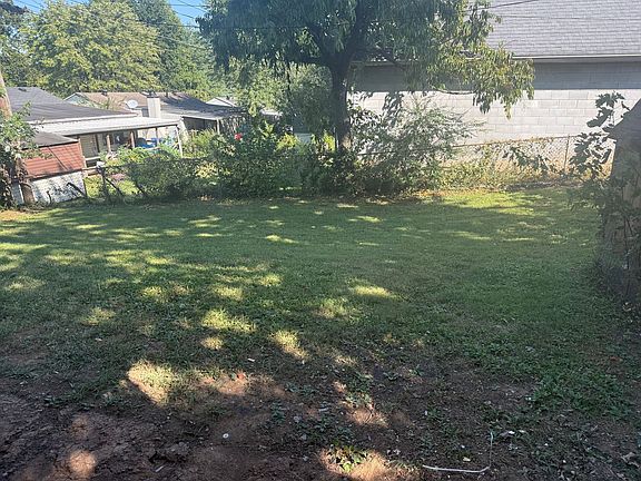 3rd image of 1109 Birch Dr