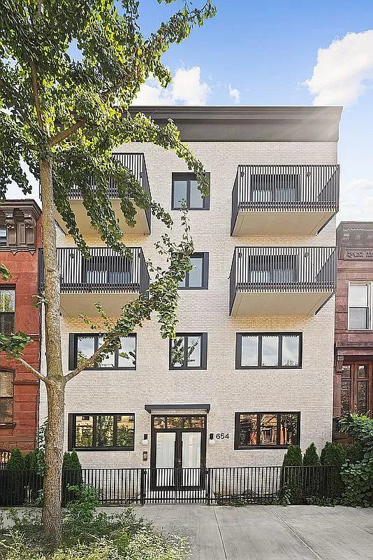 654 Jefferson Ave #3A photo 1