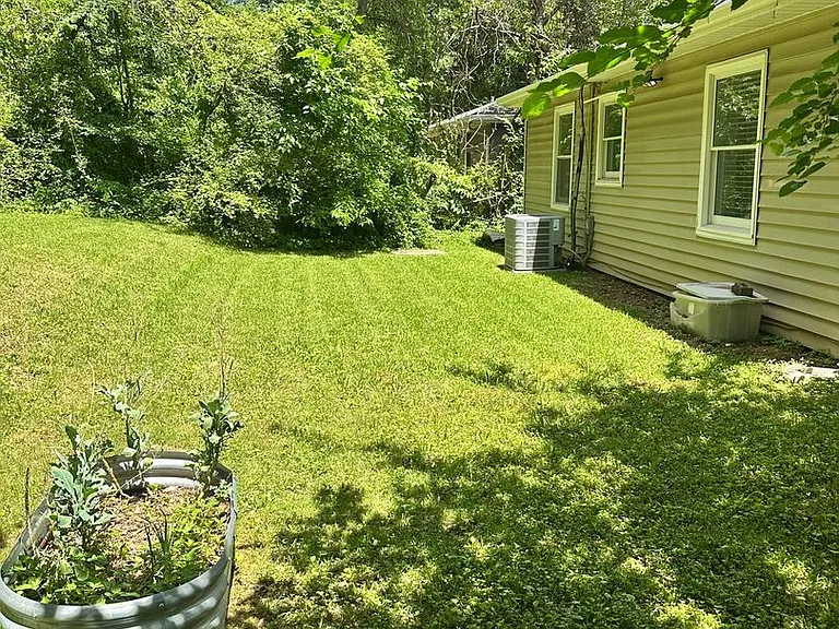 490 Barnett Dr — Photo 10