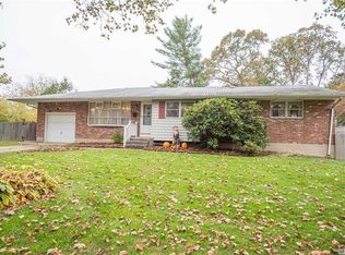 7 Bridle Ln, Huntington Station, NY 11746