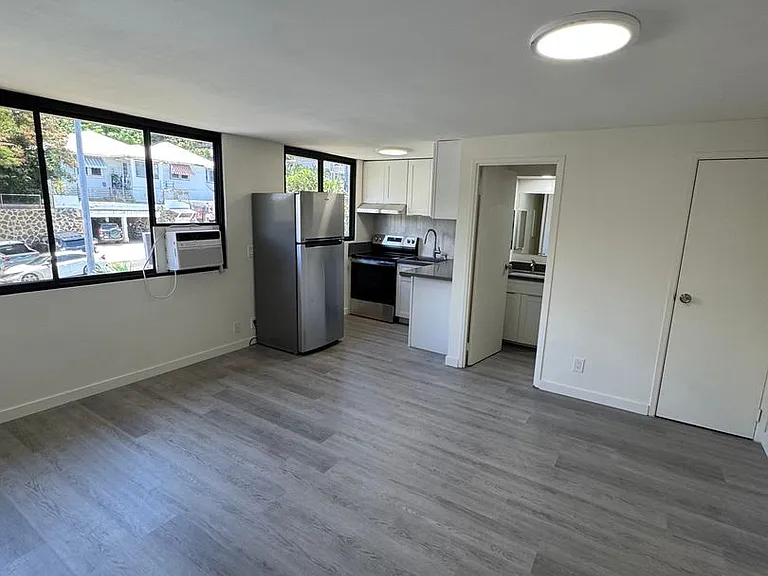 245 Iolani Ave — Photo 3