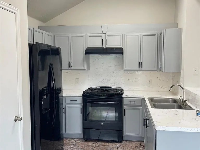 2831 Sockeye Dr — Photo 3