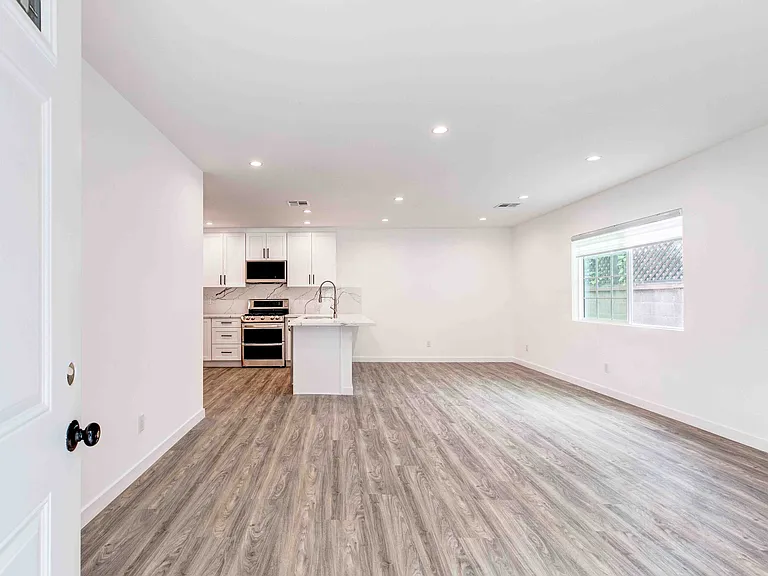 8805 Paso Robles Ave — Photo 10