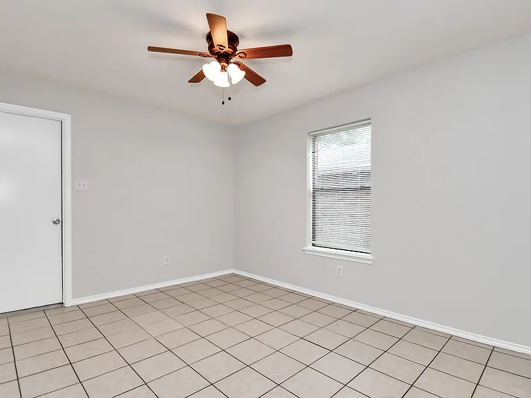 3919 Rolling Springs Ln — Photo 15