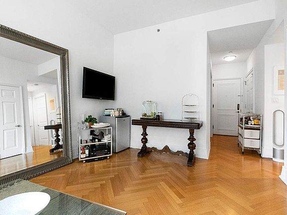 3rd image of 205 E 85th St APT 9Q