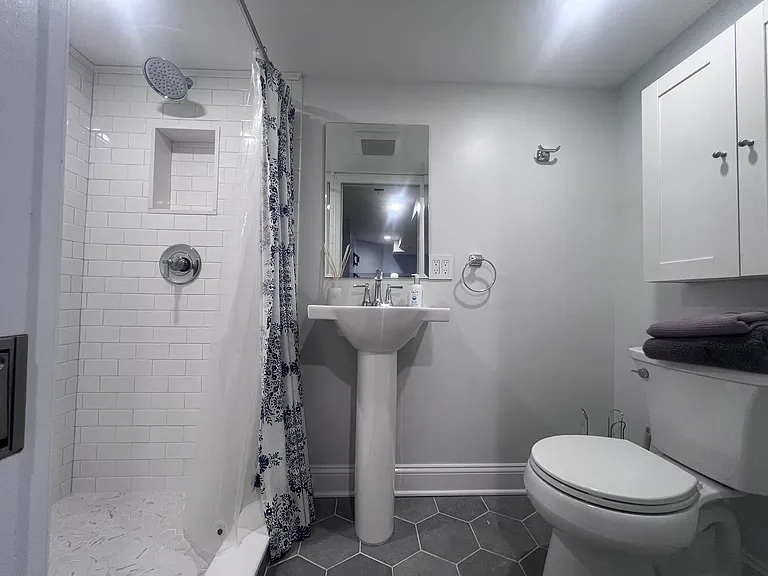 228 Windsor Ave — Photo 30