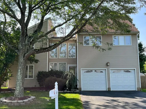 9 Trestle Way, Dayton, NJ 08810