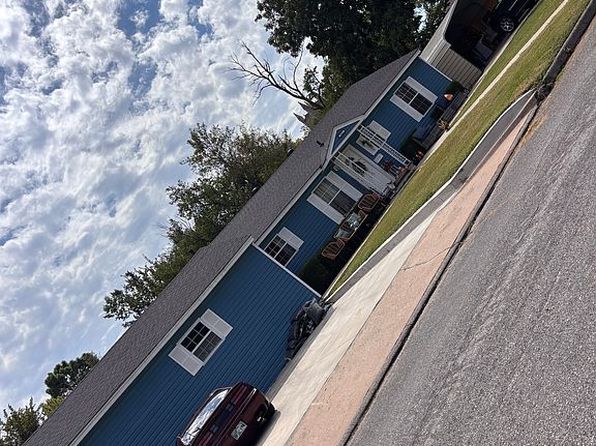2411 E Maple Ave