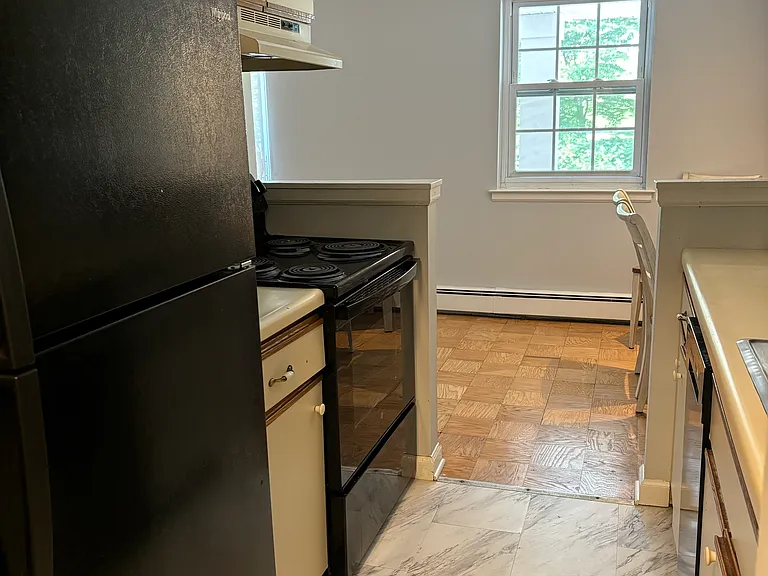 103 Nottingham Rd #H — Photo 3