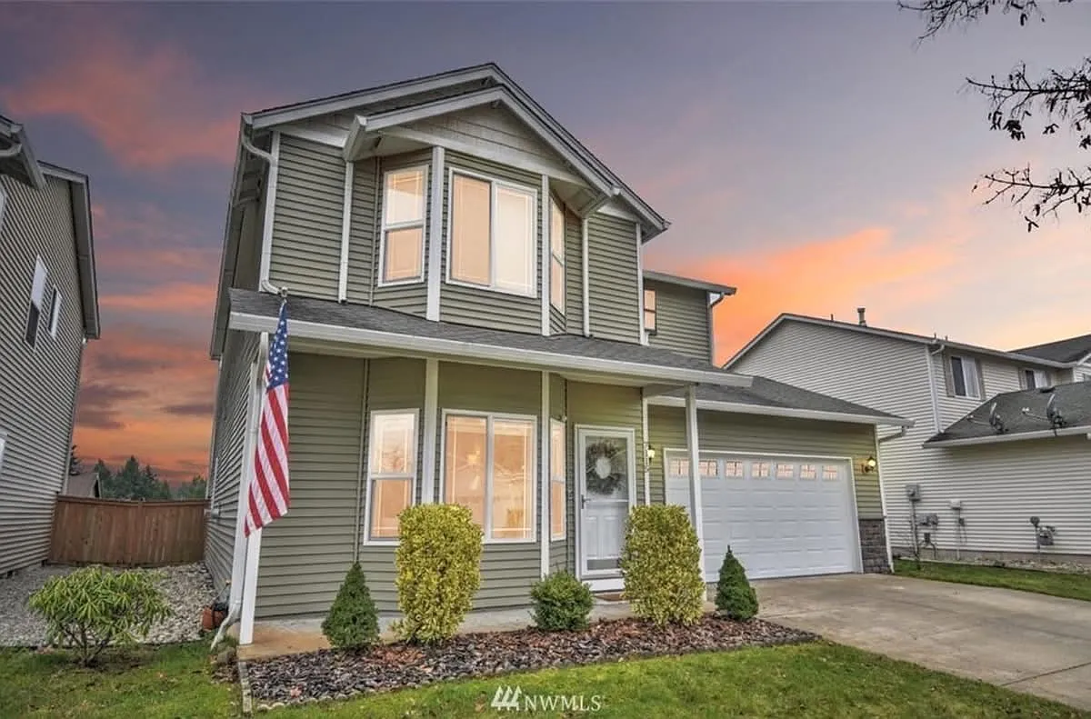 3 bed, 2.5 bath, 1956 sqft, $2,950 — Photo 1