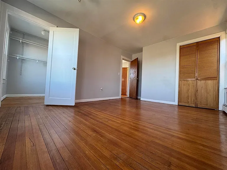 8906 Tonnelle Ave — Photo 14