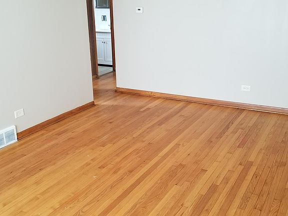5th image of 9536 S La Salle St