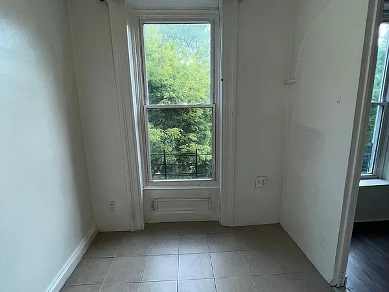 735 Hancock St #3 — Photo 9