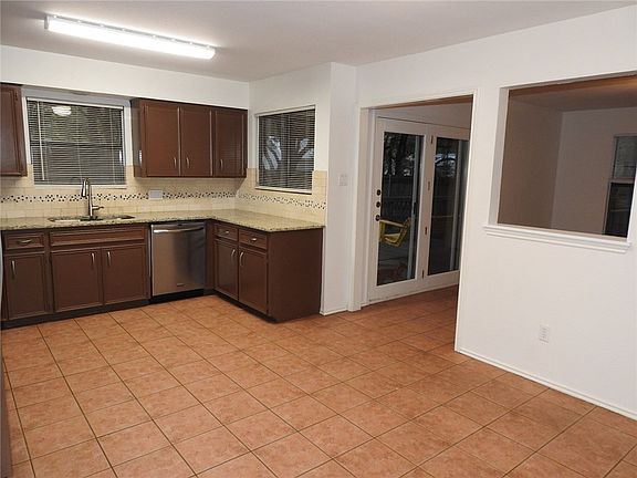 3rd image of 104 S Kings Canyon Dr