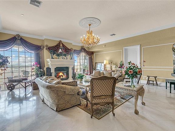 4th image of 1110 W Ivanhoe Blvd #32