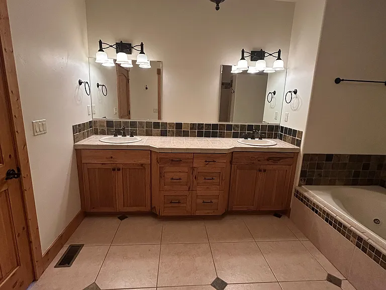 1524 Roosevelt Ave — Photo 19