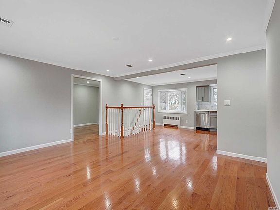 3rd image of 132 Gardner Ave