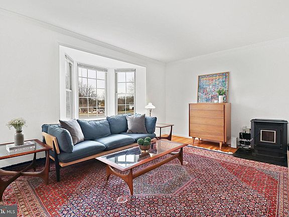 5th image of 5012 Gainsborough Dr