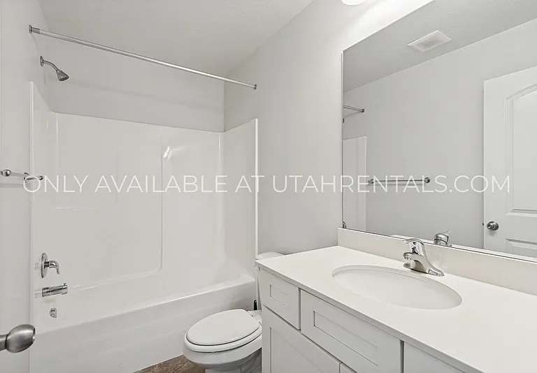 4237 W 2010 N — Photo 21
