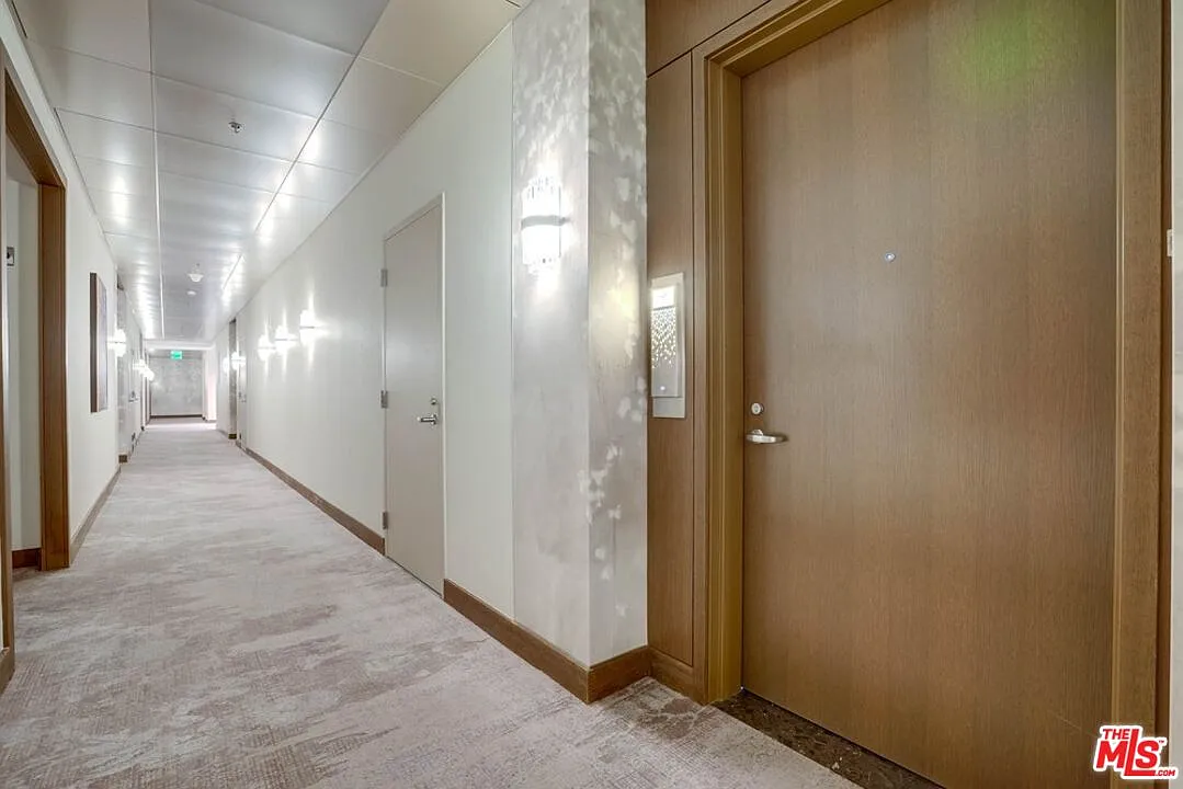 1 bed, 2.0 bath, 1020 sqft, $5,500 — Photo 2