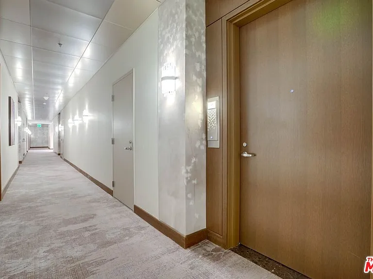 900 W Olympic Blvd #31F — Photo 2