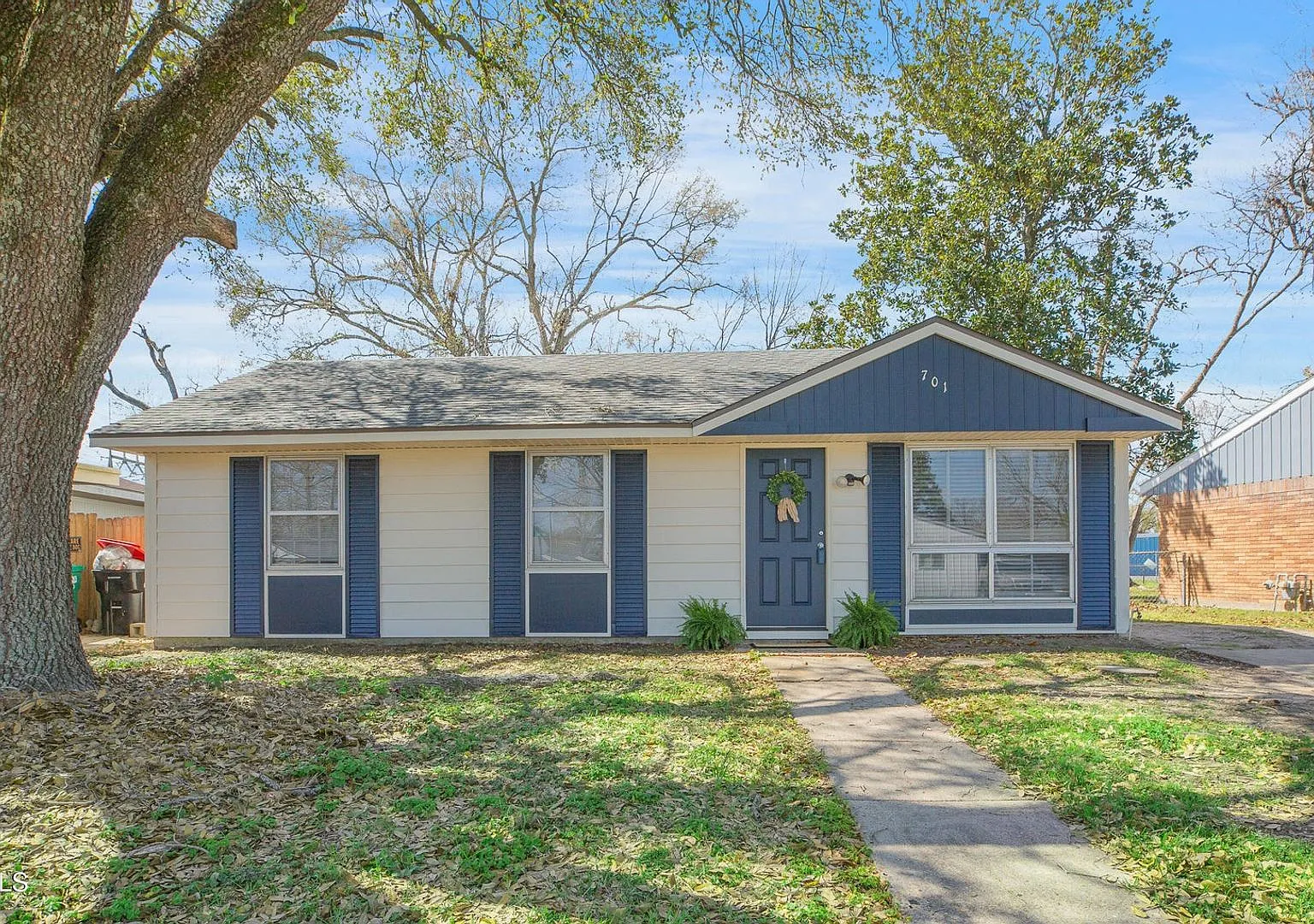 3 Bed 1 Bath Home — Photo 1