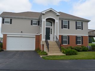 424 Legend Ln #34, McHenry, IL 60050