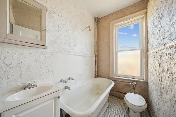 Sold by Oxford Property Group | media 5