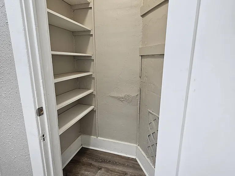 Walk in pantry