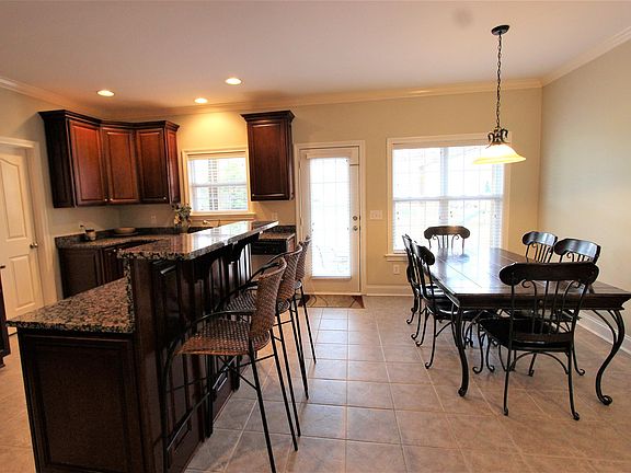 4th image of 2110 Woodcliff Dr