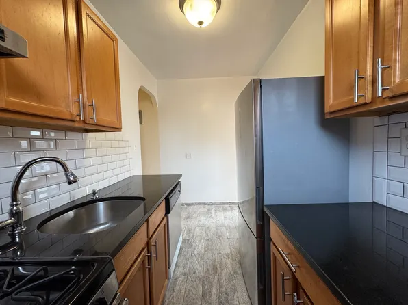 47-09 Skillman Avenue image 3 of 12